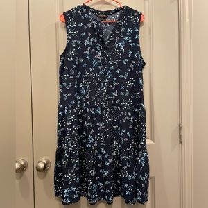 Great Banana Republic light summer button down dress in a floral print.